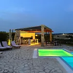 Hiliadou Boutique *